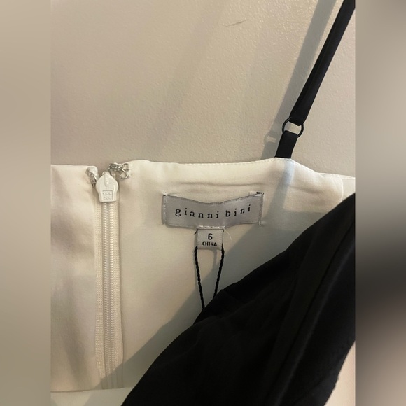 NWT Gianni Bini White Mini Dress with Black Cups - Picture 3 of 6